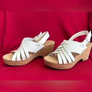 Clarks Gazelle Ivy Women’s Wedge Sandals in White